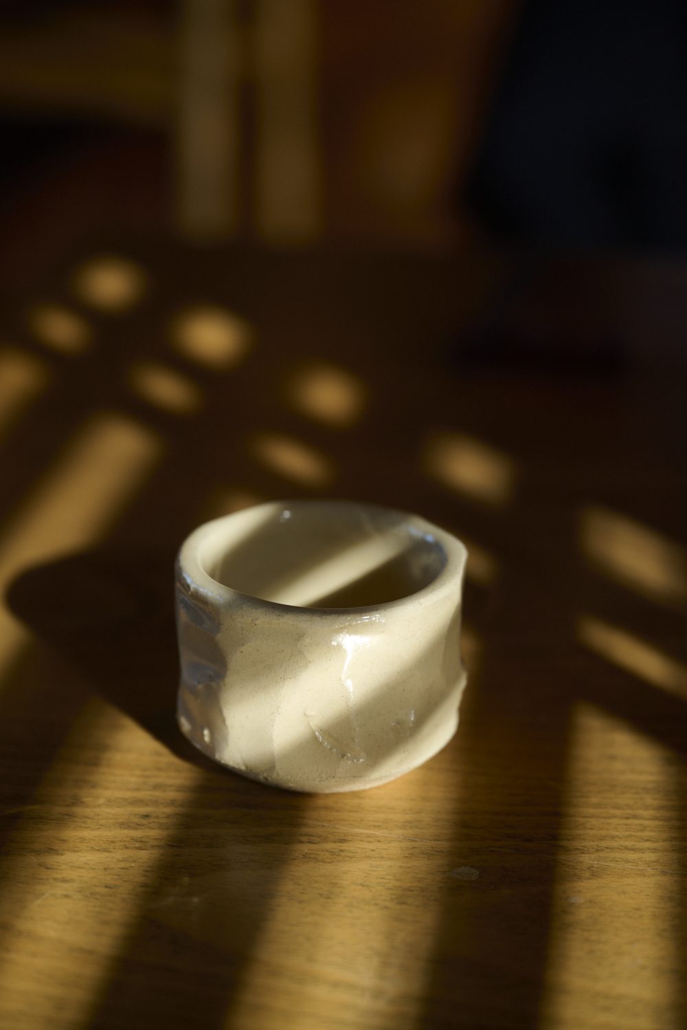 Vaso Facetado Salar, cerámica hecha a mano por Kai