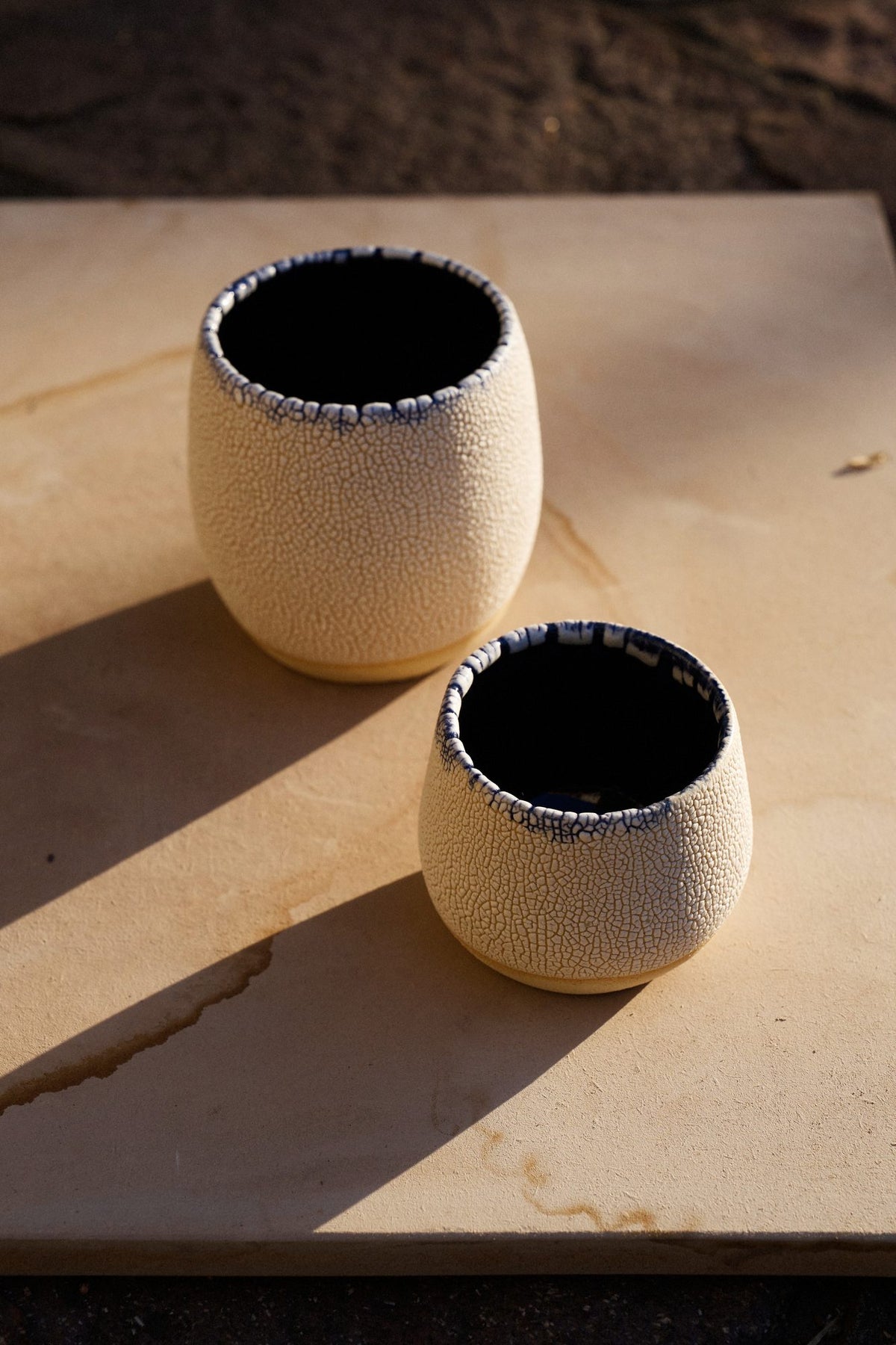 Vaso Espuma Borde Negro, cerámica hecha a mano por Kai