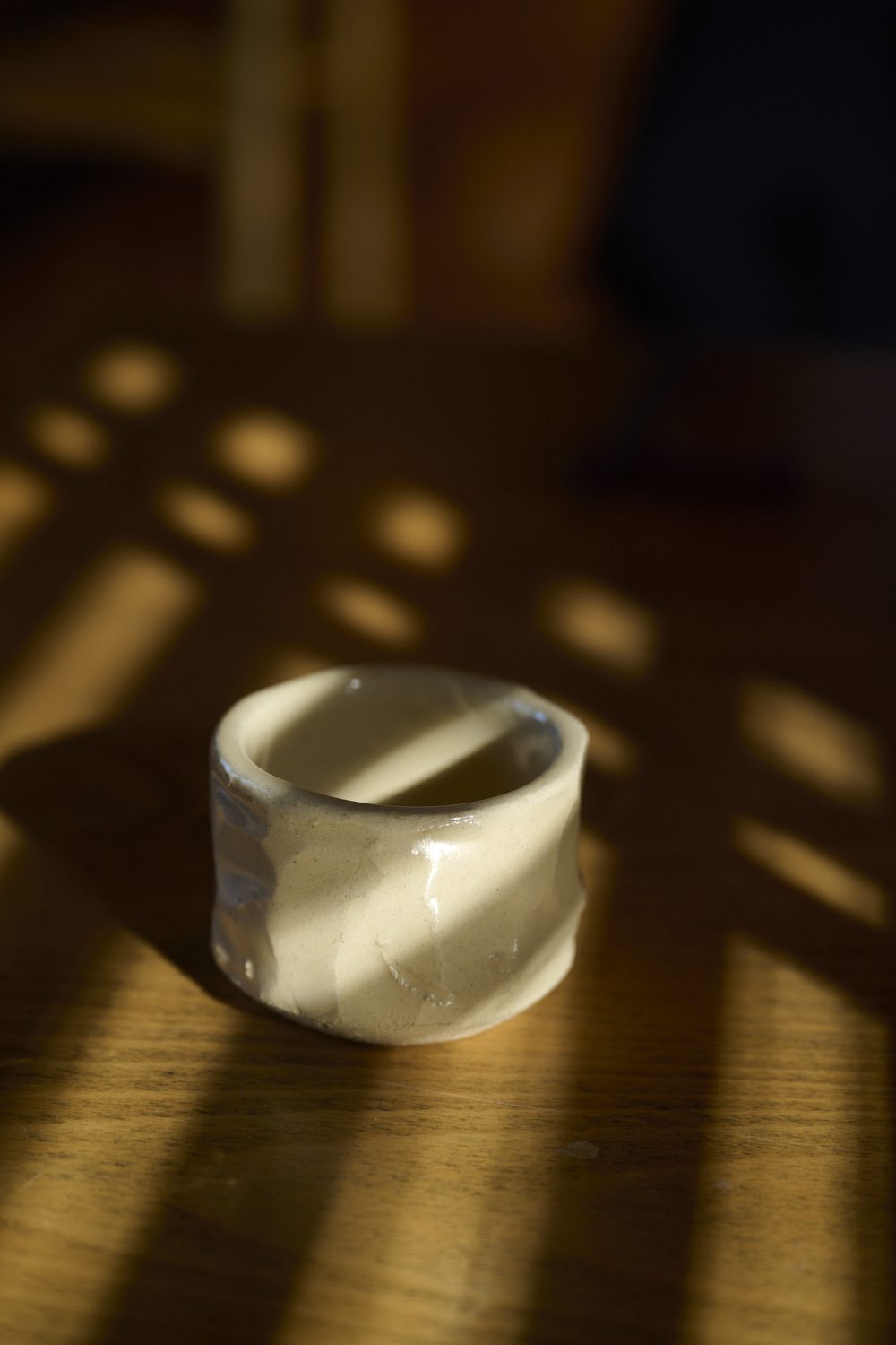 Vaso Facetado Salar, cerámica hecha a mano por Kai