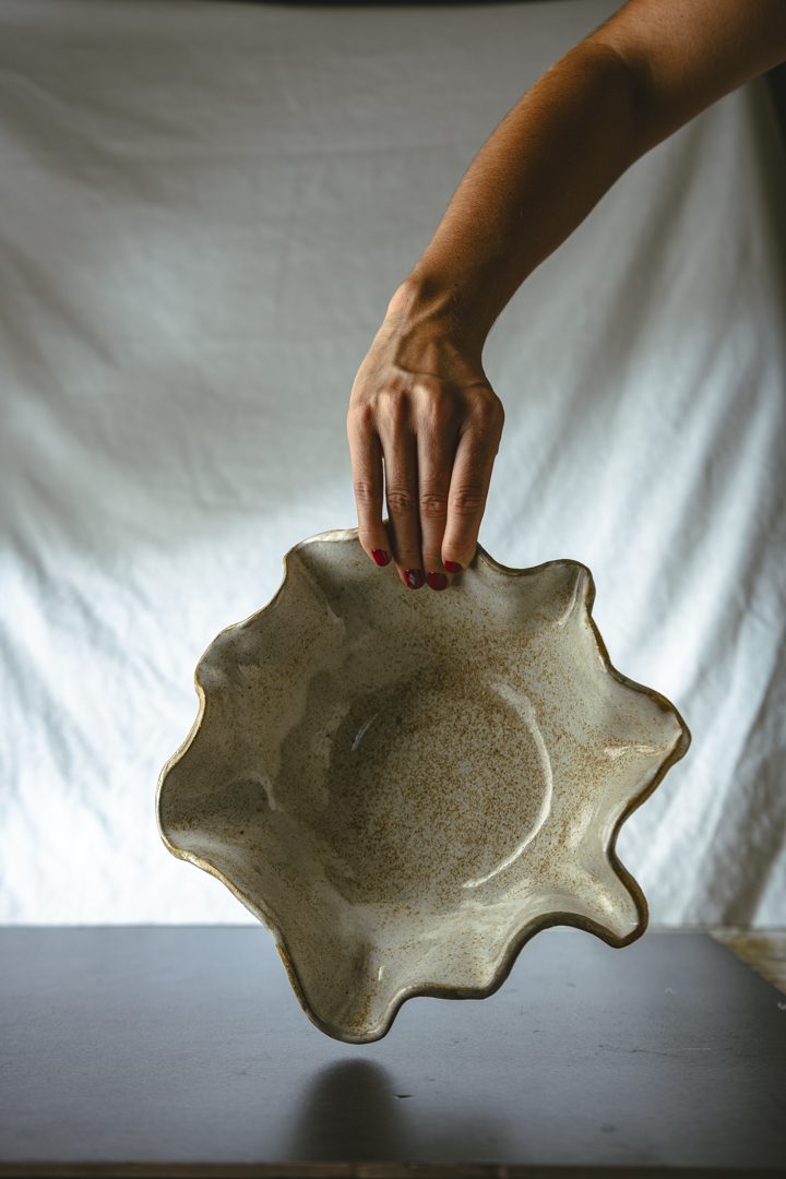 Bowl Ondulado Greda, cerámica hecha a mano por Kai