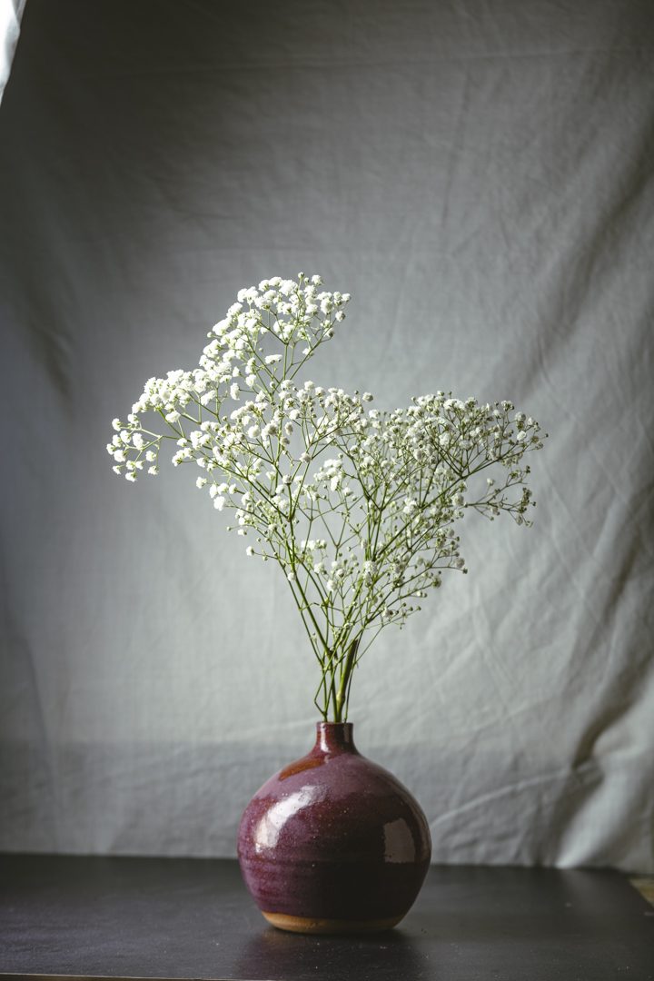 Florero Redondo Maqui, cerámica hecha a mano por Kai